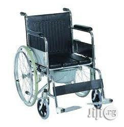 Commode wheelchair